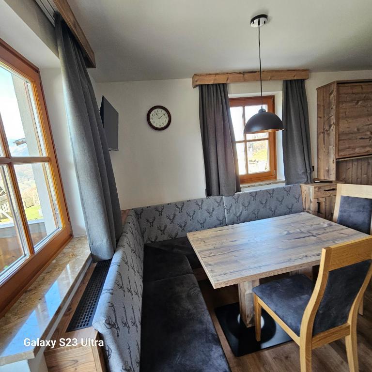A seating area at Appartementhaus Eisbauer