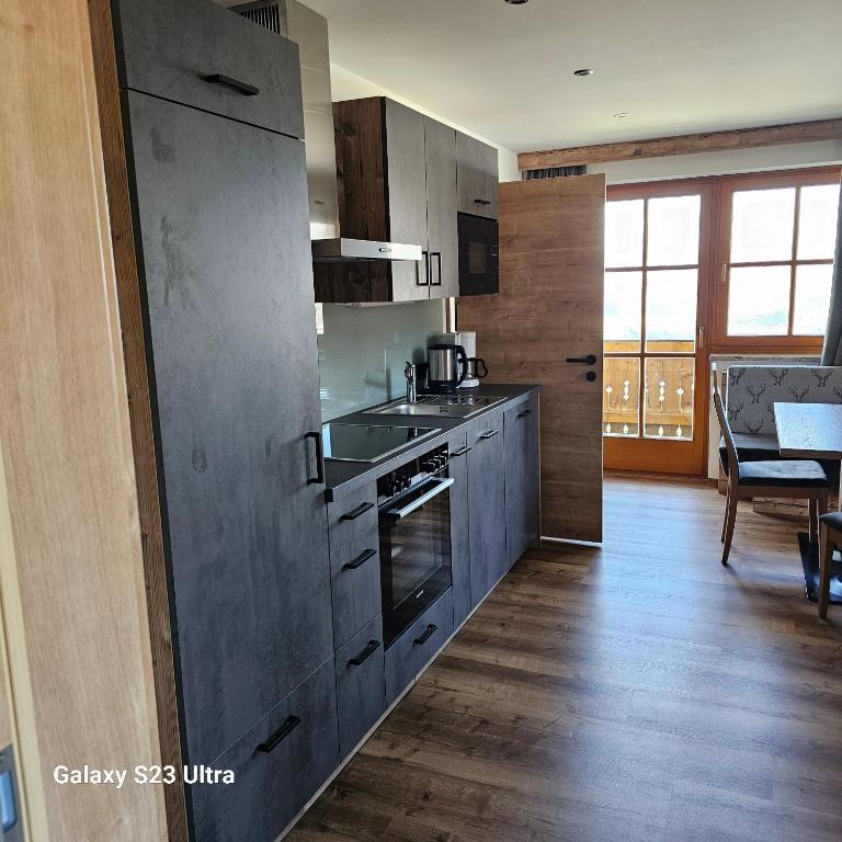 A kitchen or kitchenette at Appartementhaus Eisbauer