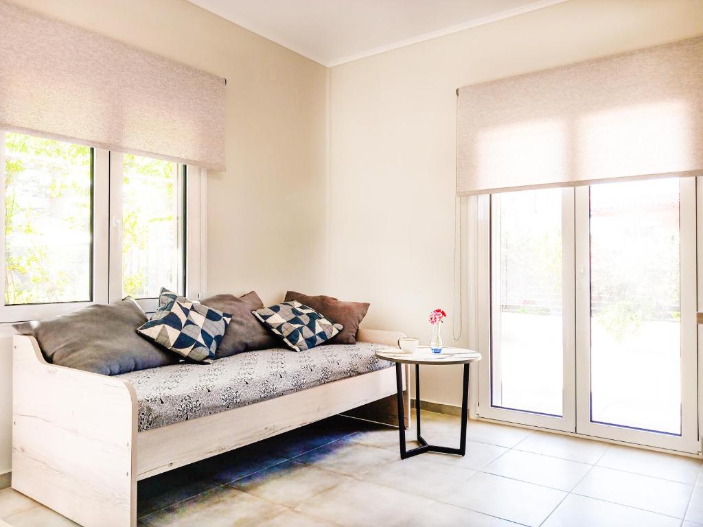 Posezení v ubytování Yucca Studio, beautiful apartment with garden