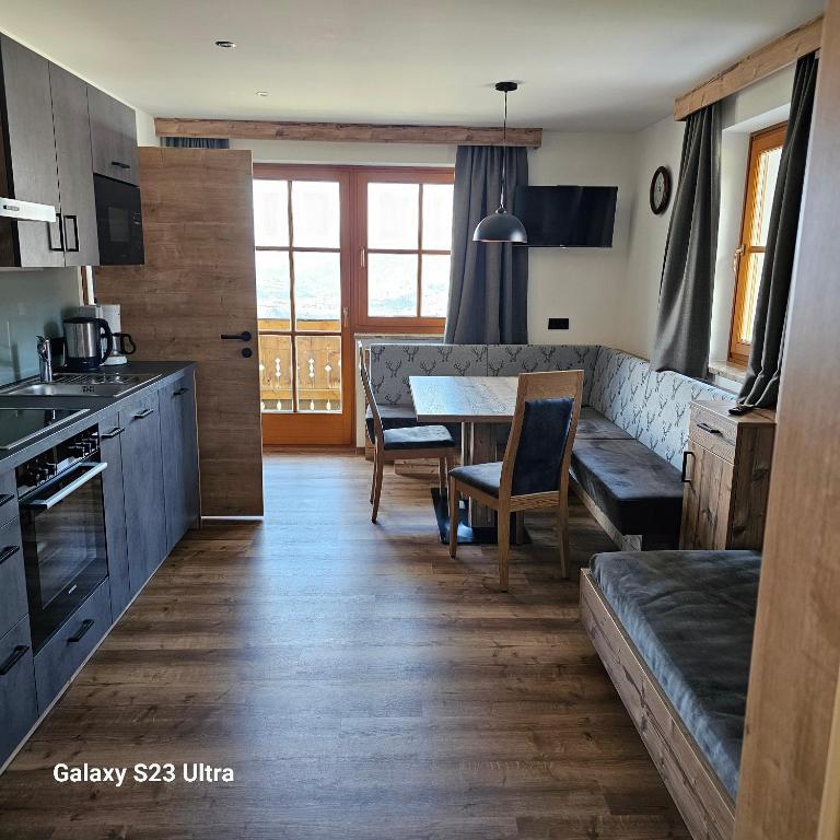 A kitchen or kitchenette at Appartementhaus Eisbauer