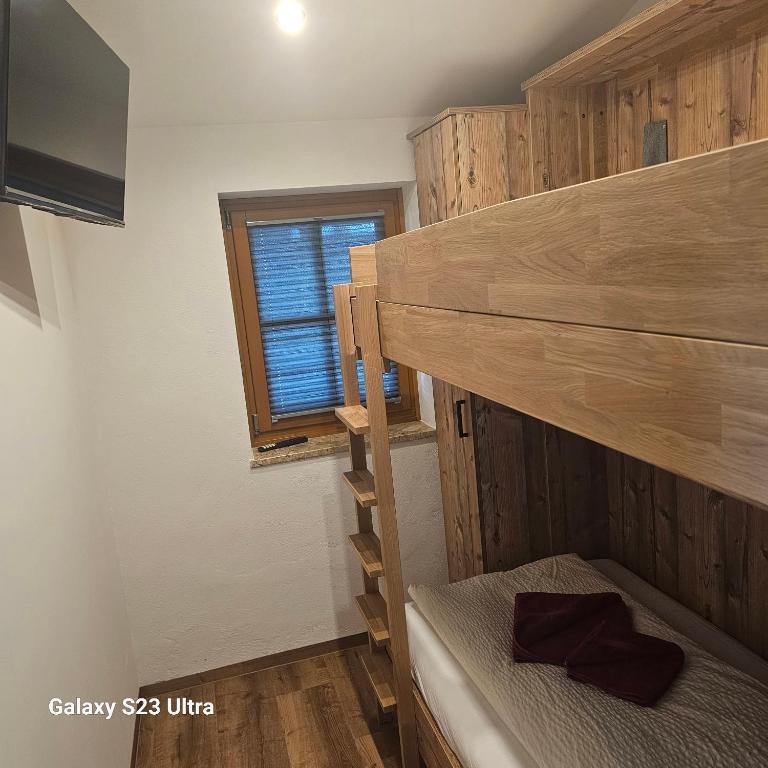 A bed or beds in a room at Appartementhaus Eisbauer
