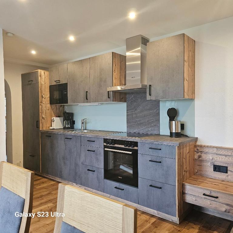 A kitchen or kitchenette at Appartementhaus Eisbauer
