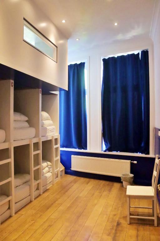 Letto o letti in una camera di Hostel Lybeer Bruges