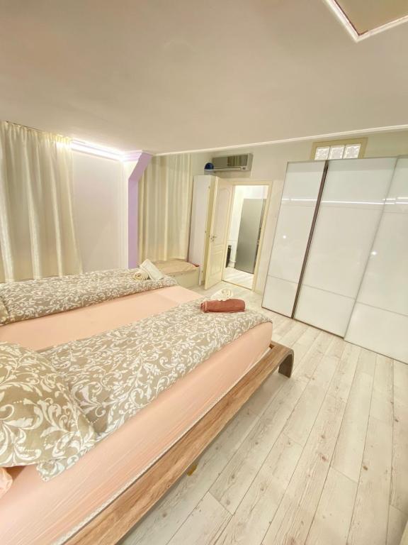 Posteľ alebo postele v izbe v ubytovaní Budapest City center perfect location