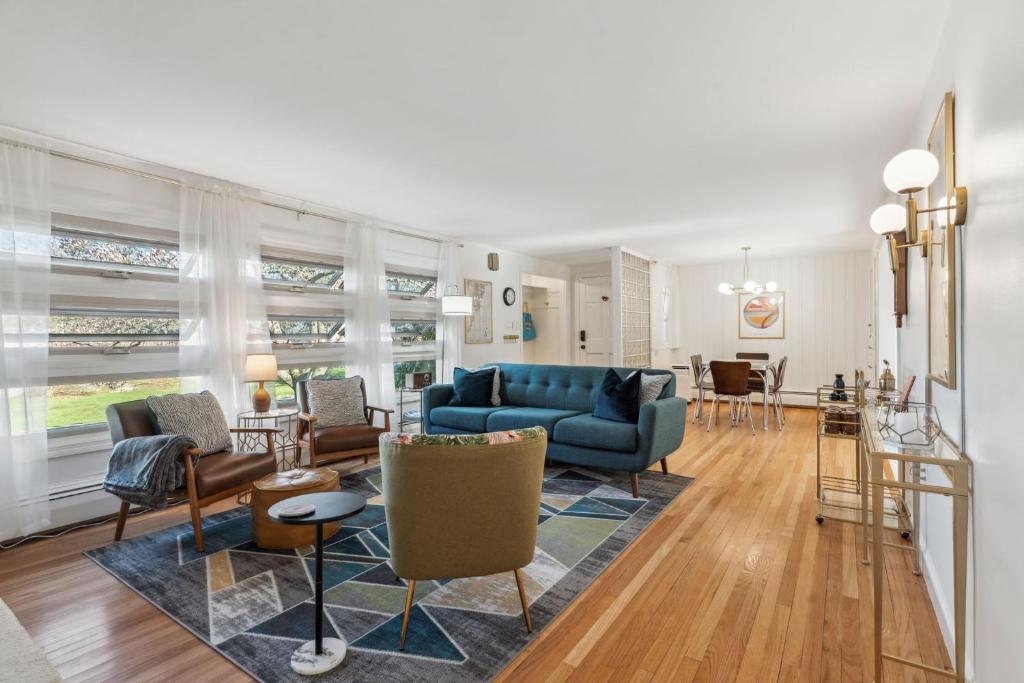 a living room with a blue couch and chairs at Washington's Rye House AC Bikes New Kitchen in Rye