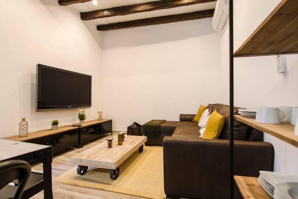 A television and/or entertainment centre at Luminoso familiar- 2D 2B- Cava Alta