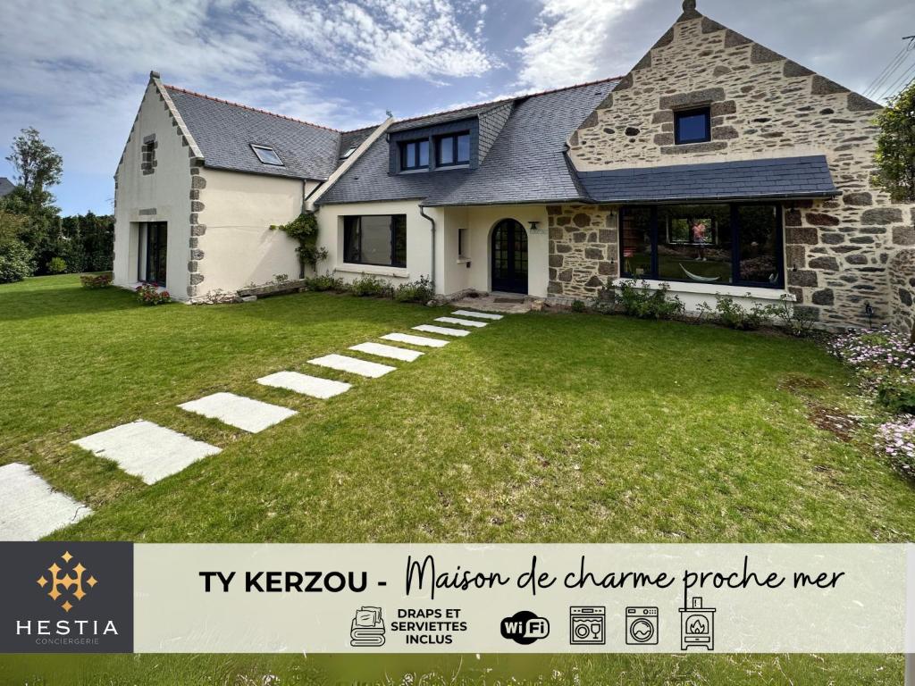 a home with a stone house at TY KERZOU - Maison de charme proche mer in Landunvez