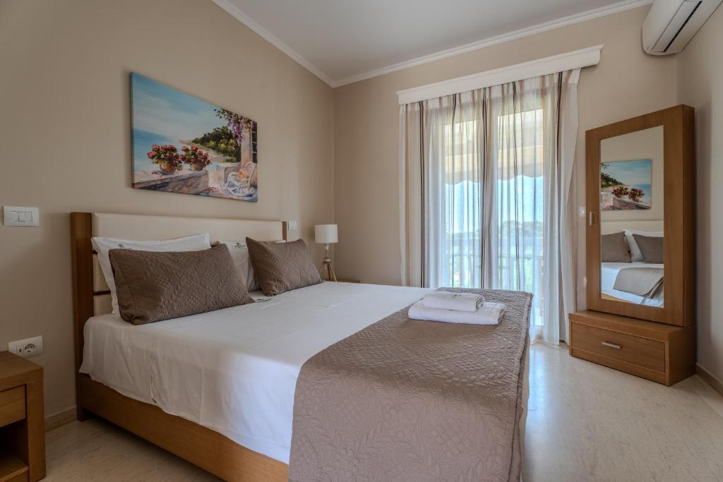 Posteľ alebo postele v izbe v ubytovaní Dimaras Apartments
