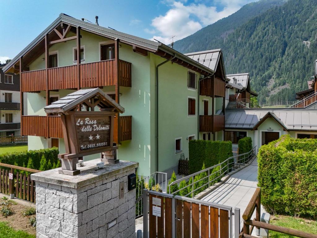 Nespecifikovaný výhled na hory nebo výhled na hory při pohledu z aparthotelu