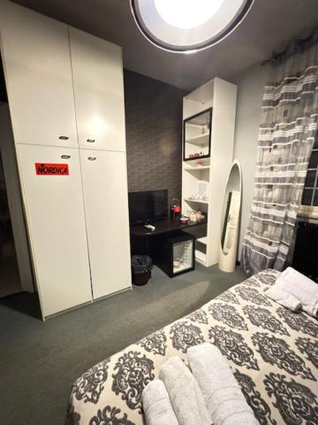 AmbraBed Lunghezza Station - Double Or Twin Room With Private Bathroom