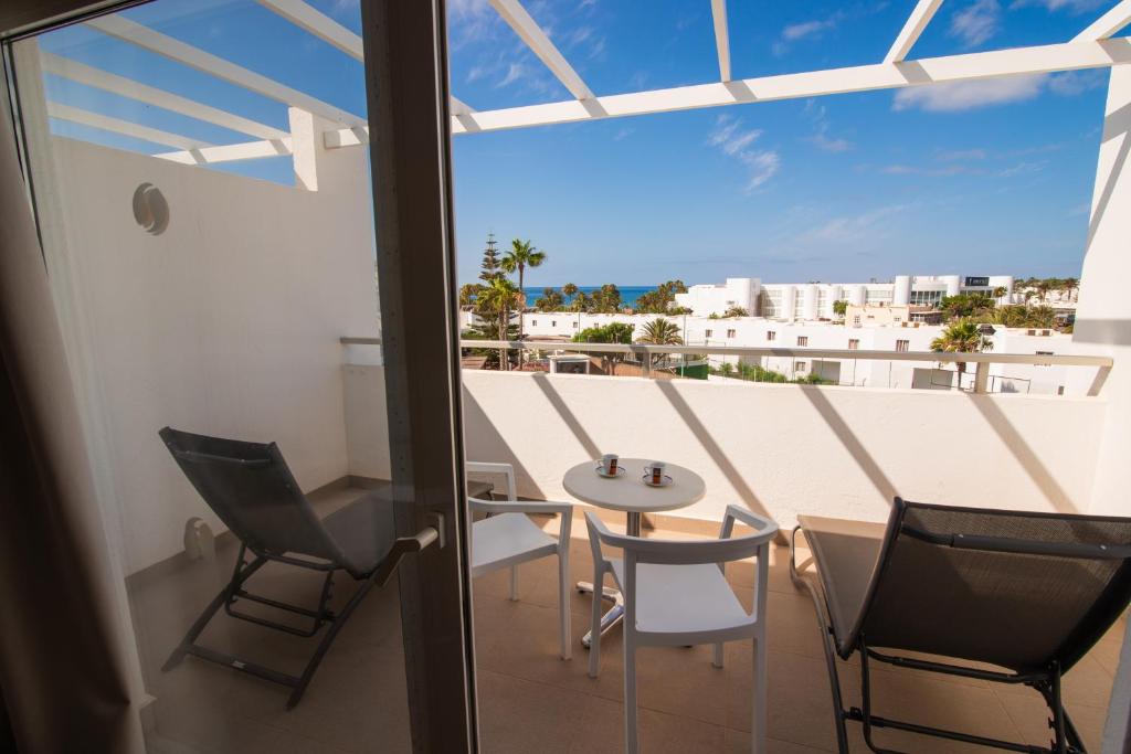 Balkón nebo terasa v ubytování Aequora Lanzarote Suites