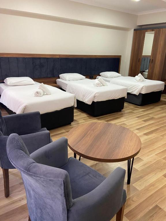 Letto o letti in una camera di Türkler Suite Hotel