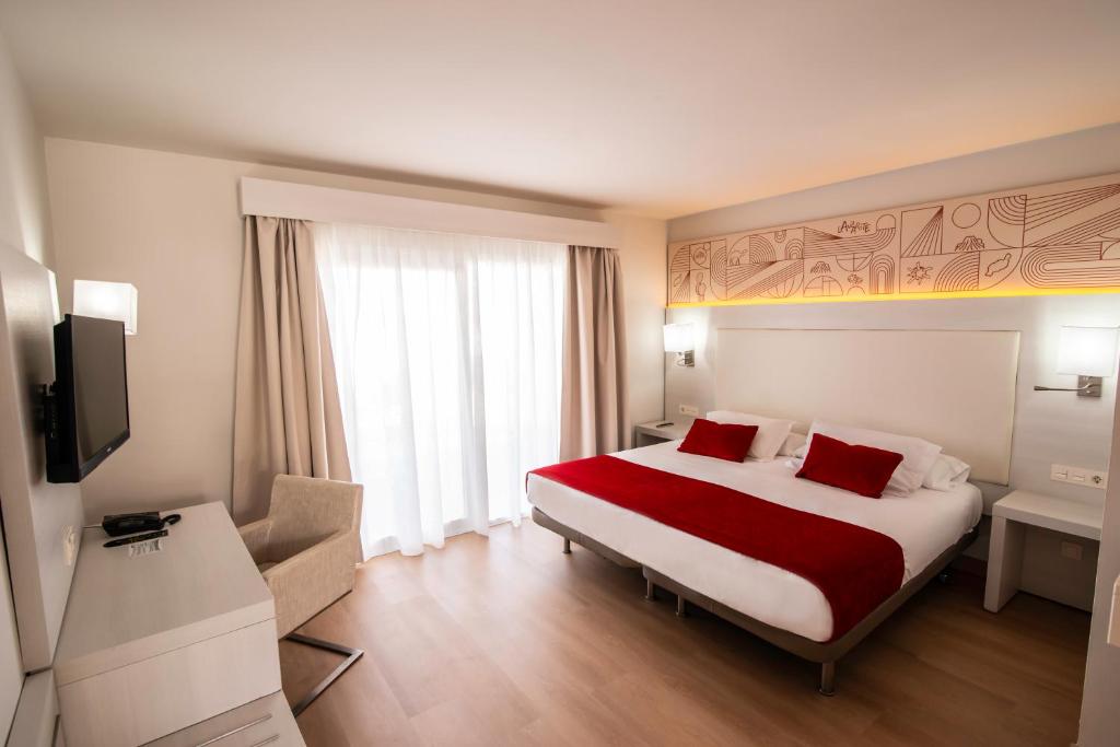 Postel nebo postele na pokoji v ubytování Aequora Lanzarote Suites