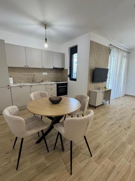 Η κουζίνα ή μικρή κουζίνα στο Apartments Svetlana, Igalo