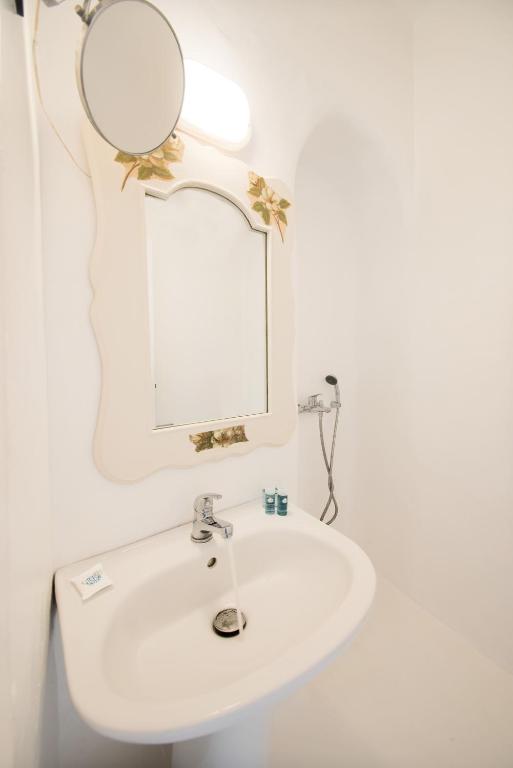 Ένα μπάνιο στο Hotel Delfines
