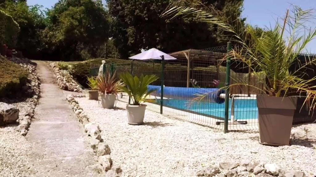 Bazén v ubytovaní Chez Goret Gites - Gite Skippy Couples only alebo v jeho blízkosti
