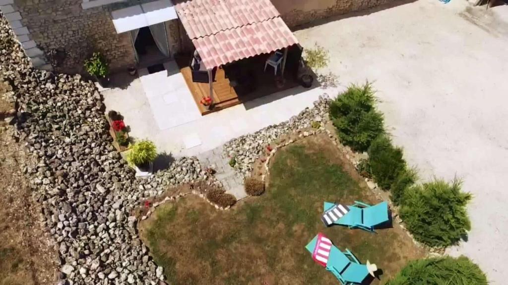 Vonkajšia záhrada v ubytovaní Chez Goret Gites - Gite Skippy Couples only