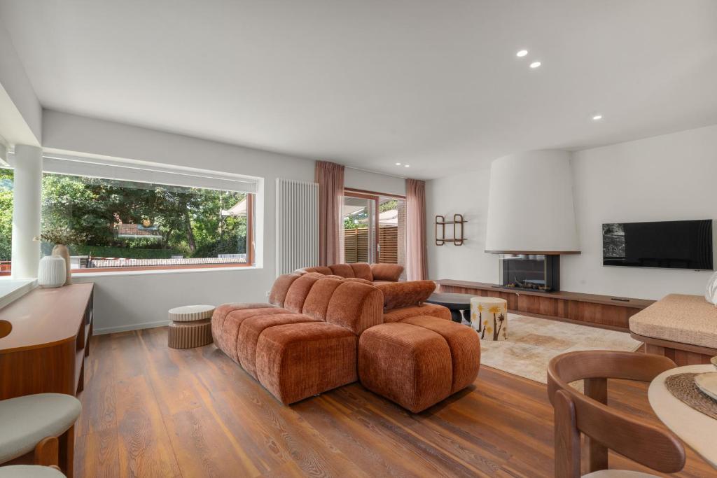 a living room with a couch and chairs at - Villa Adonis - Luxe en charme in pittoresk De Haan in De Haan
