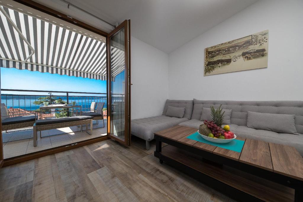 MAJDA V Apartment 100m from the sandy beach