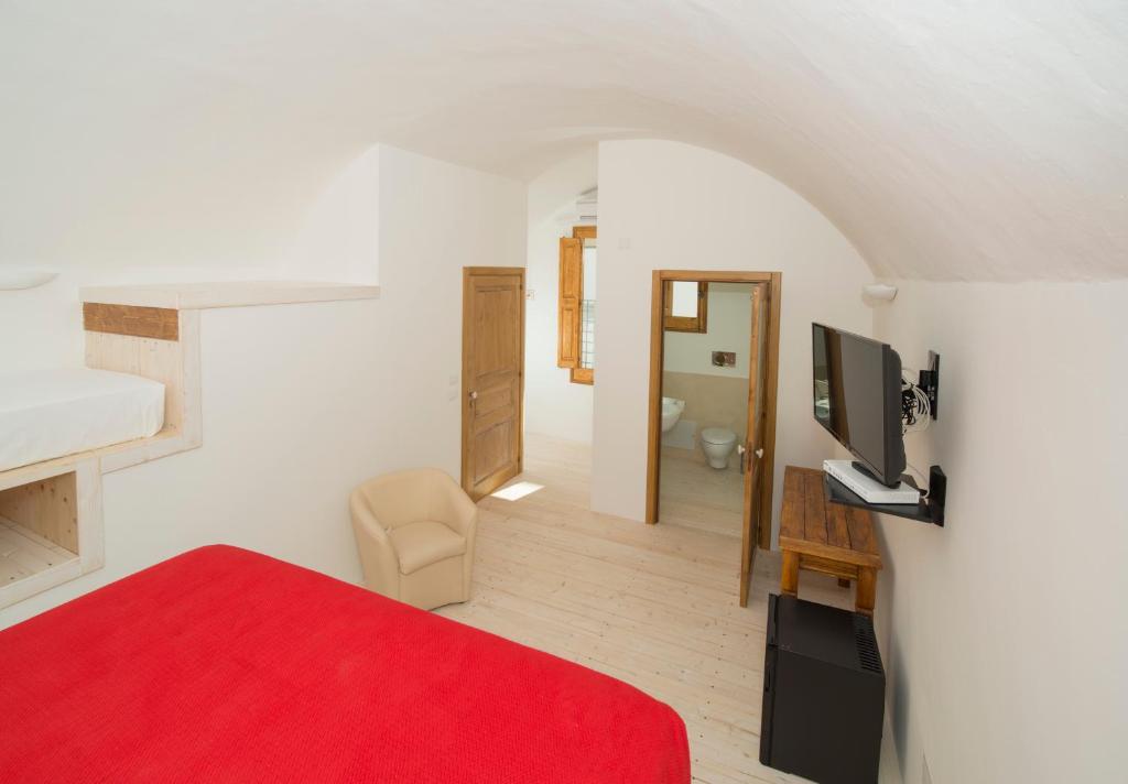 Televízia a/alebo spoločenská miestnosť v ubytovaní Relais Carlo V - Palazzo Storico