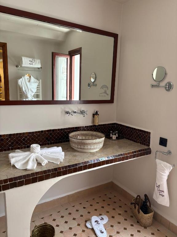 حمام في Dar Chams Tanja