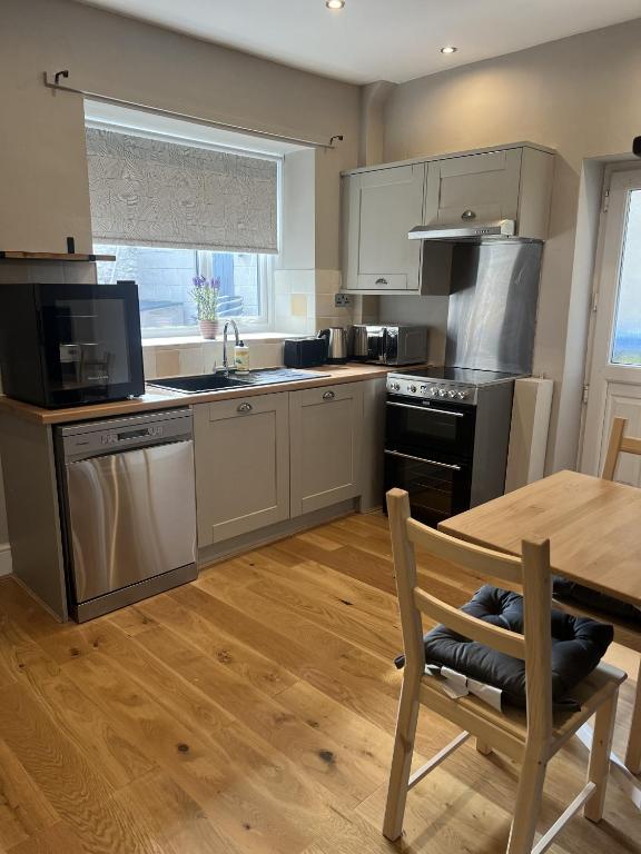 Kuchyň nebo kuchyňský kout v ubytování The Cosy Cottage