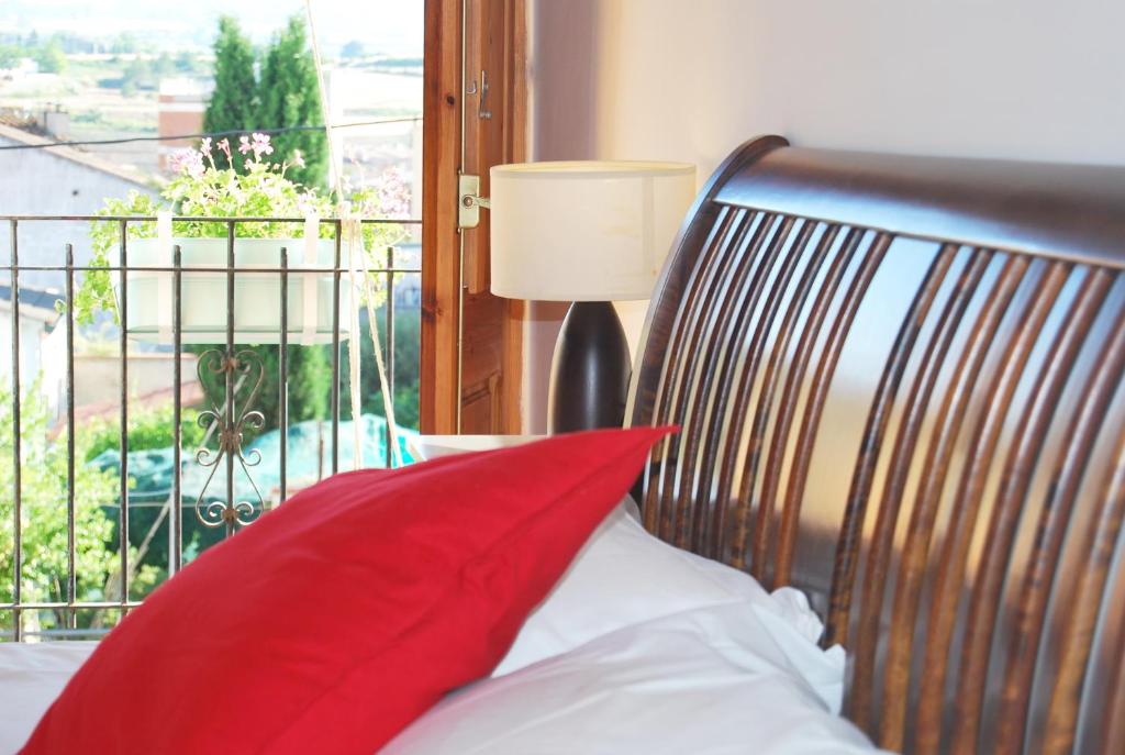 En eller flere senge i et værelse på Casa rural Cal Farriol