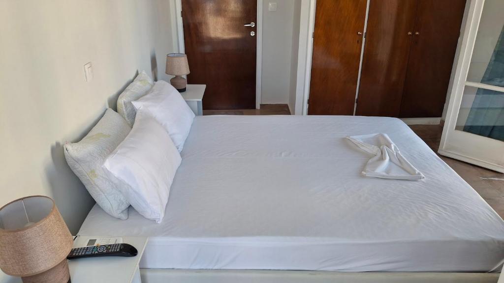 Letto o letti in una camera di NAFPAKTOS APARTMENT, STUDIOS AND ROOMS iN PORT