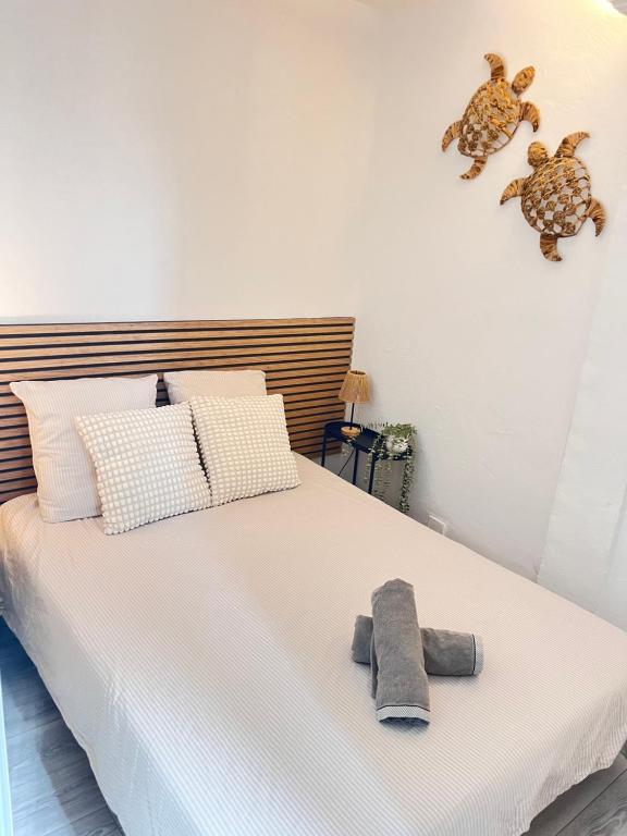 Postel nebo postele na pokoji v ubytování PORT DE HYERES - Appartement 40m2 - 4 personnes - place de PARKING