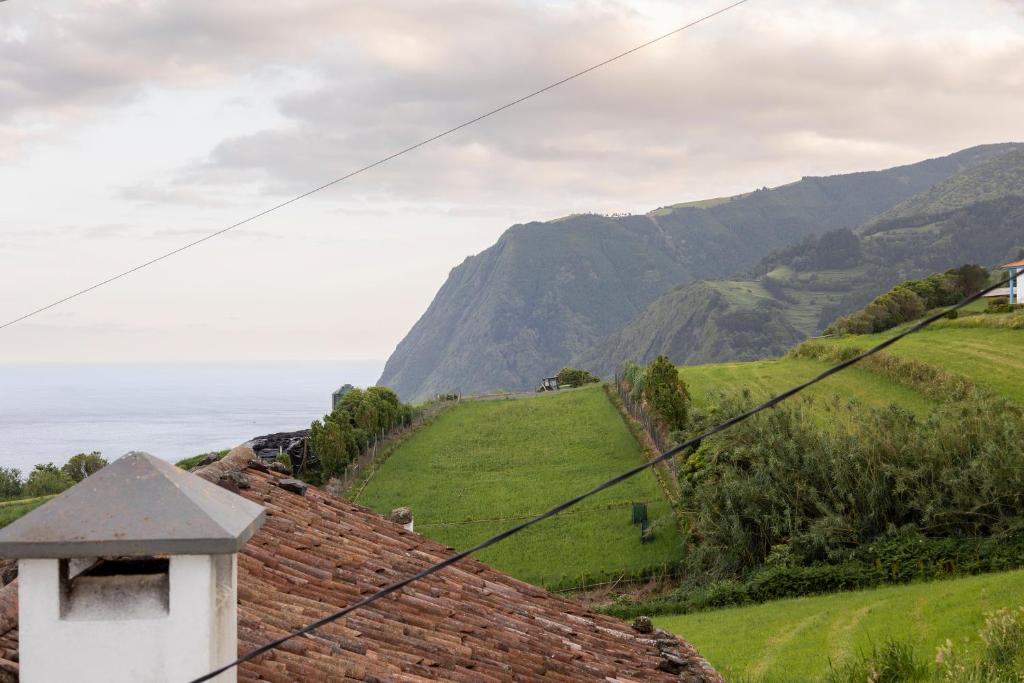 a view of the ocean and mountains from a house at Casa Borda da Rocha in Nordeste
