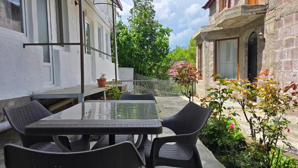 Balkón nebo terasa v ubytování Sanahin Heritage