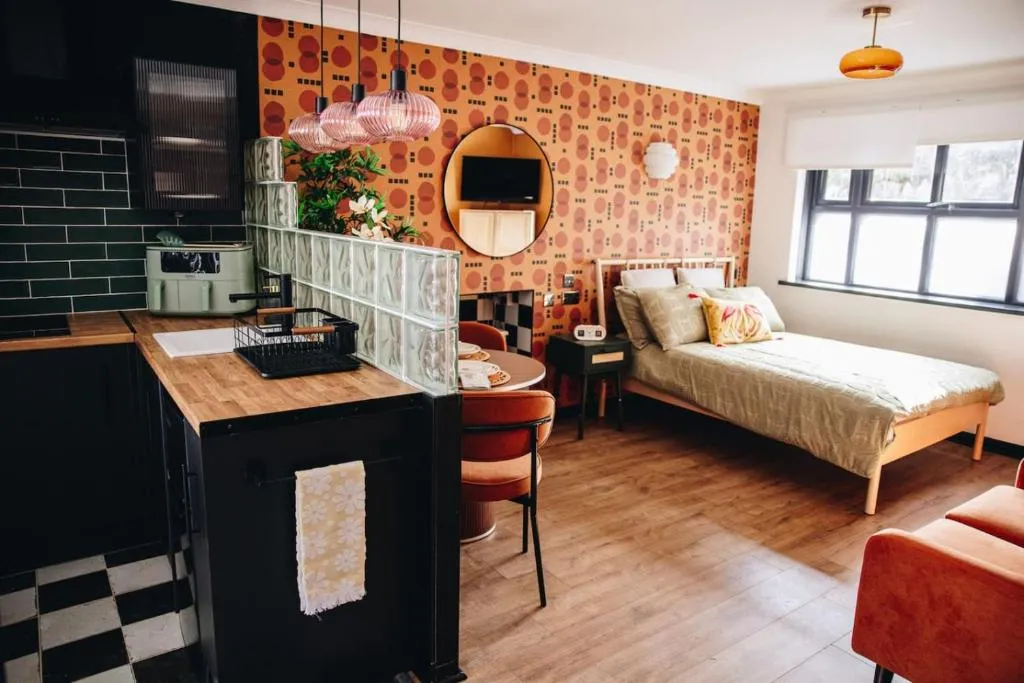 70s Hideaway Guest Studio for 2 I Private I Self Contained I Near Cardiff