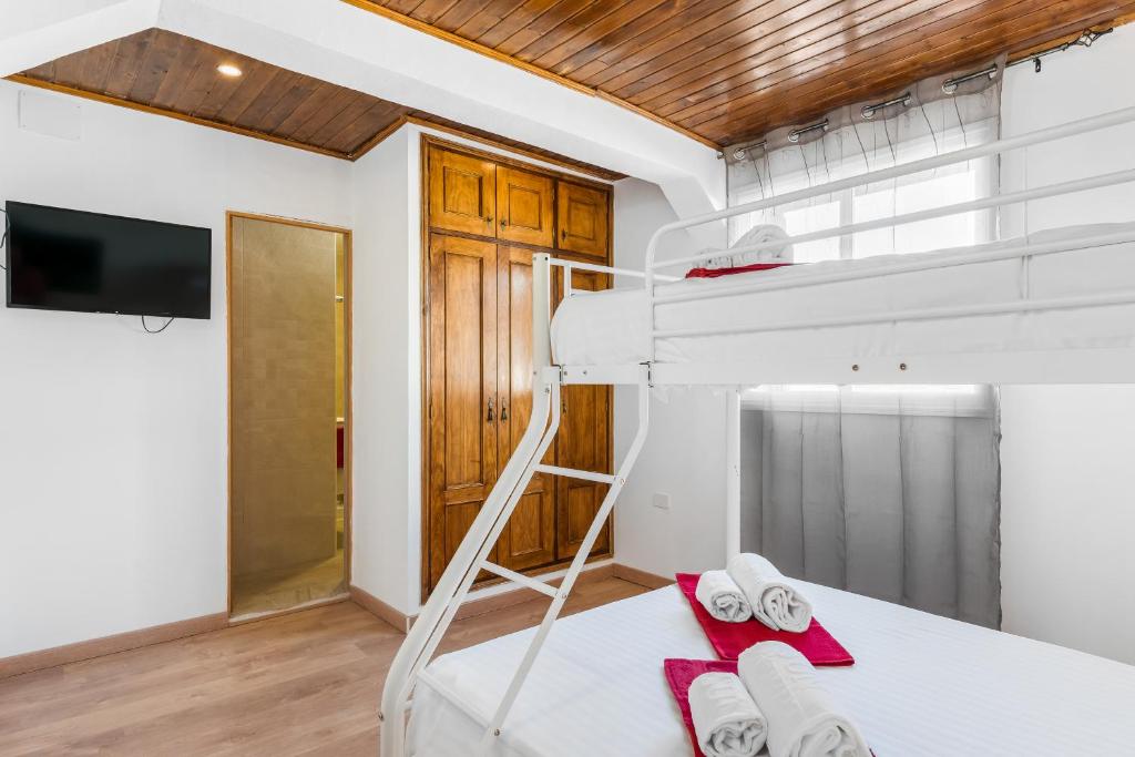 Postel nebo postele na pokoji v ubytování sunset lodge