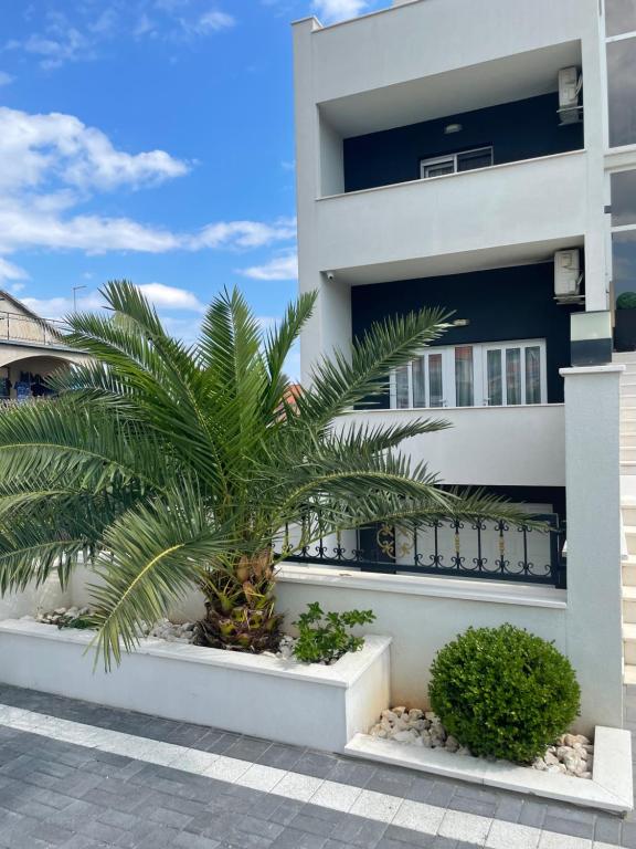 Villa LOREN Apartments & Rooms