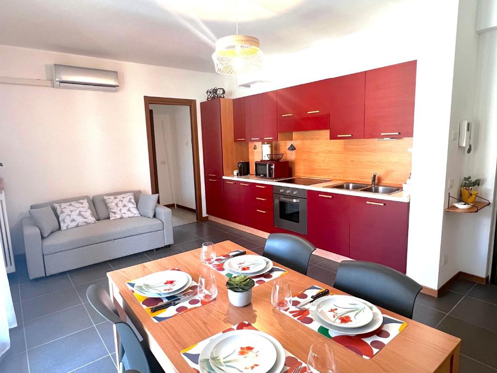 Una cocina o cocineta en Appartamento Abbondio - vicino al centro storico