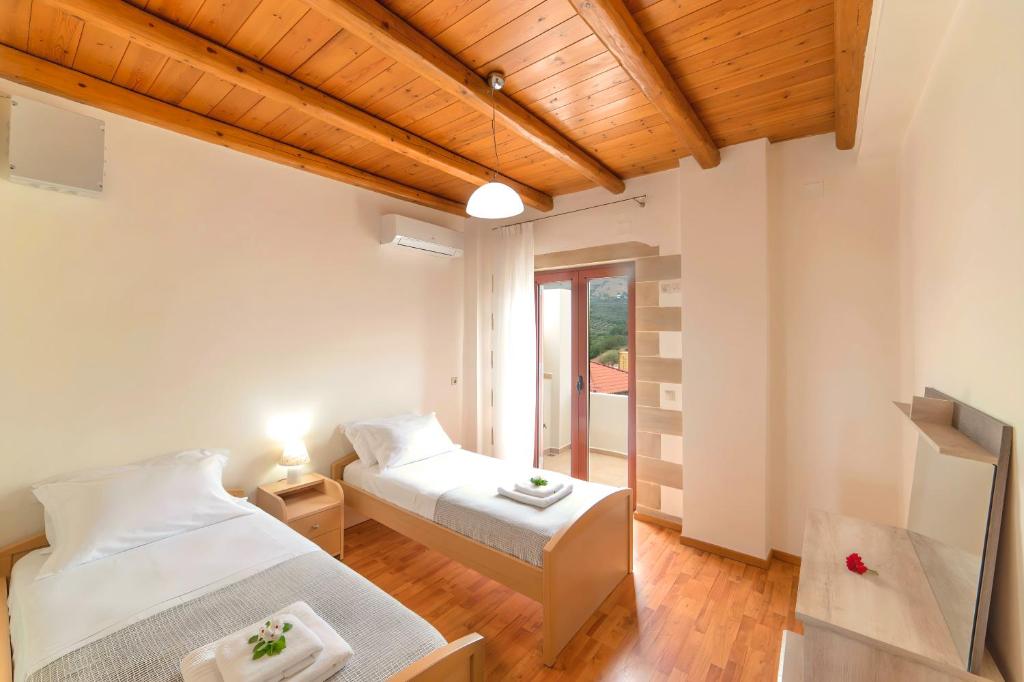 Postel nebo postele na pokoji v ubytování Cretan Dream Villa