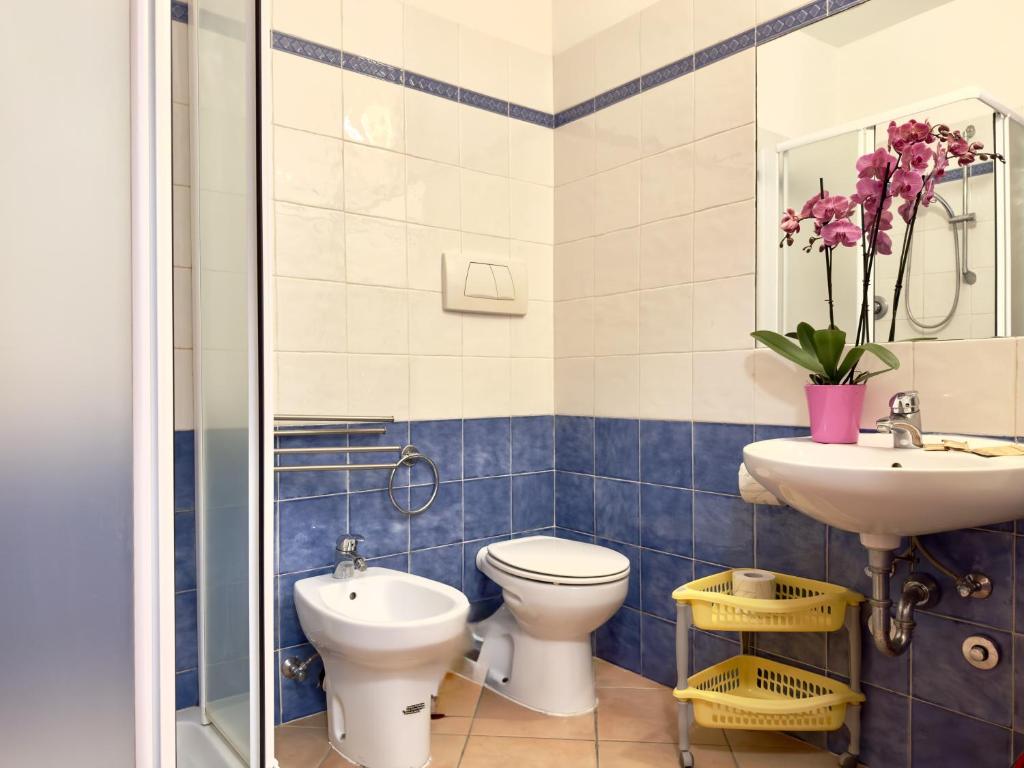 a bathroom with a toilet and a sink at Residence Carioca in Rimini