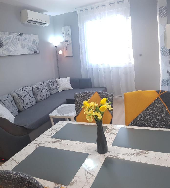 Predel za sedenje v nastanitvi Apartment Verdi Split with free private parking space