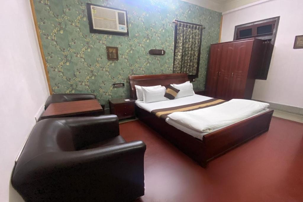 En eller flere senger på et rom på The Kei Suites