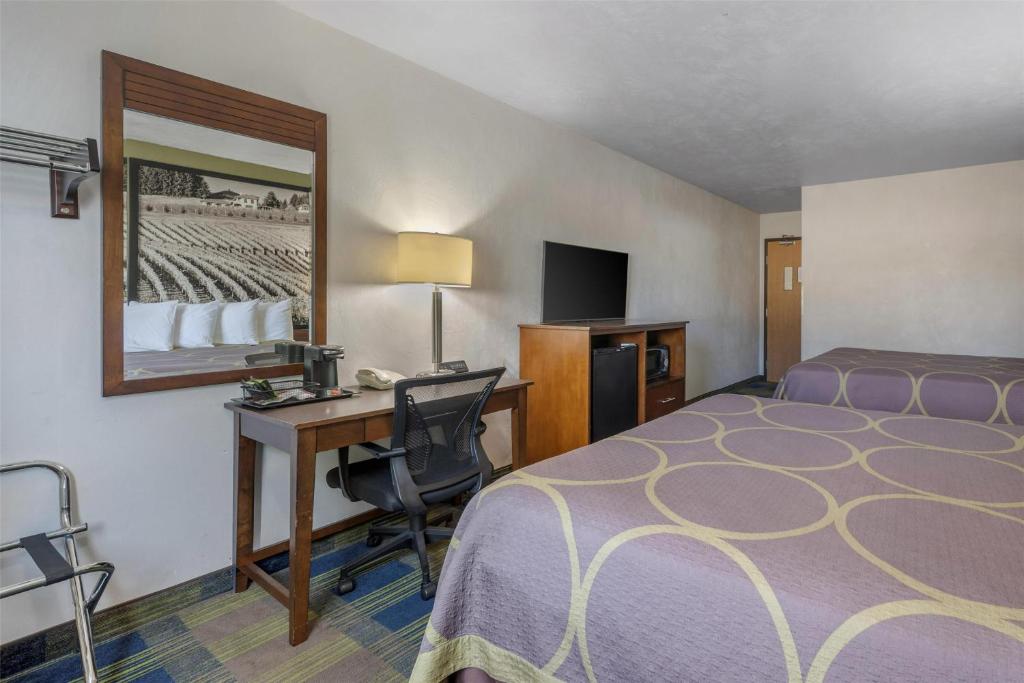 Postel nebo postele na pokoji v ubytování SureStay by Best Western Walla Walla