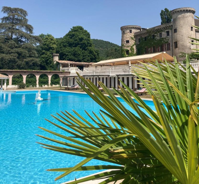 Bazén v ubytování Château de Fontager nebo v jeho okolí