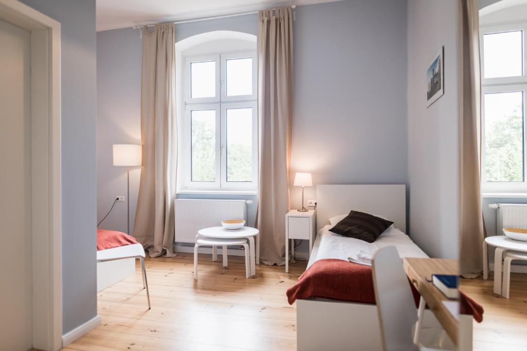 Postel nebo postele na pokoji v ubytování Johanniterhaus Wittenberg