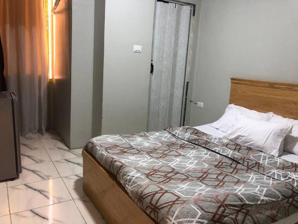 Postel nebo postele na pokoji v ubytování Sky pyramids iNN