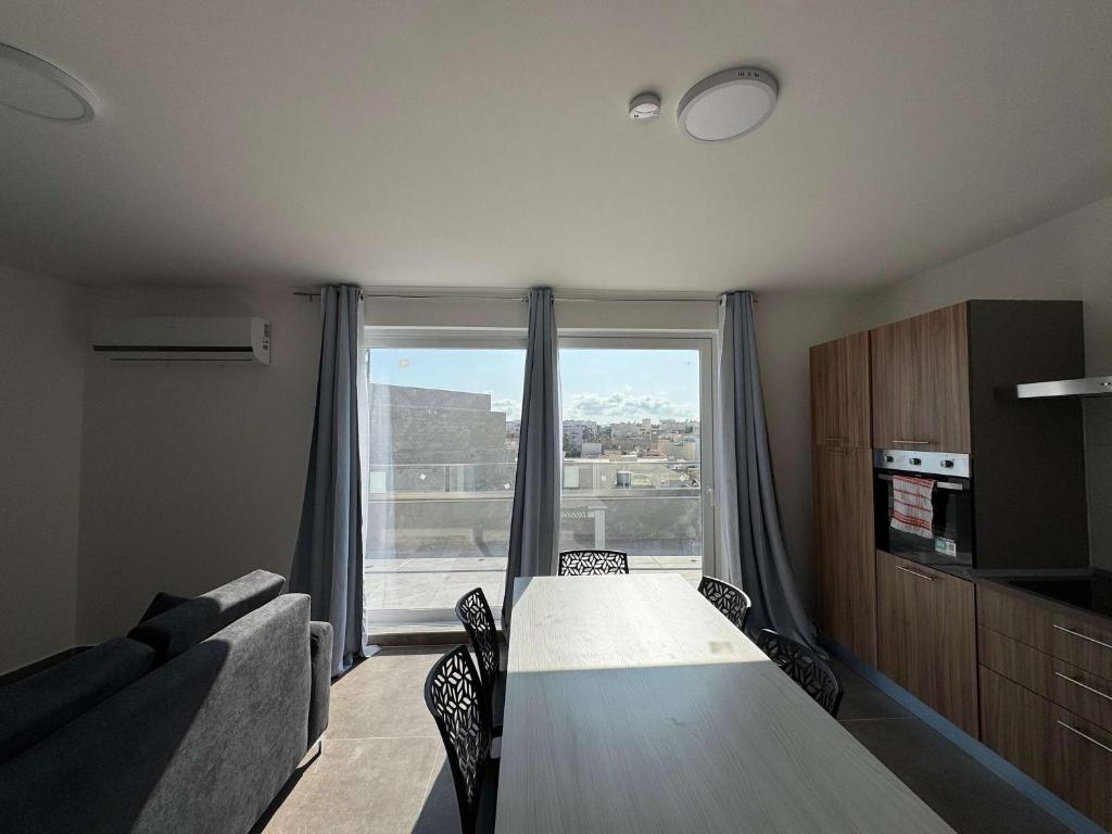 Posezení v ubytování Penthouse Bliss Bright Stylish - by HostMT