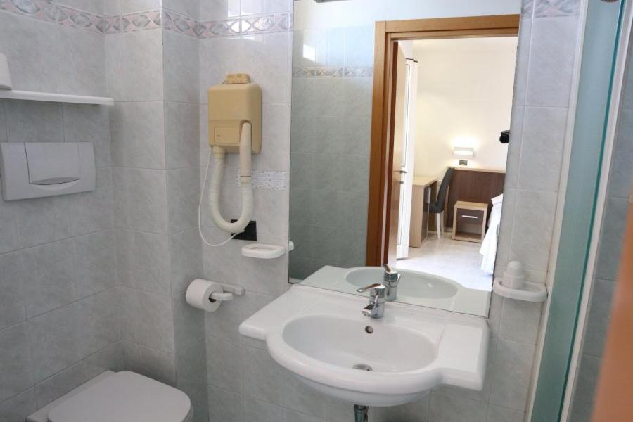 Koupelna v ubytování Hotel Astor