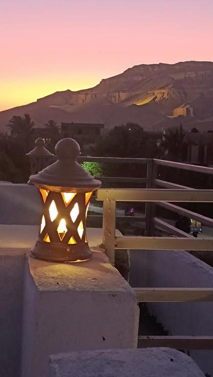 a light on a wall with a view of the mountains at Villa Saeed in Al Karnak