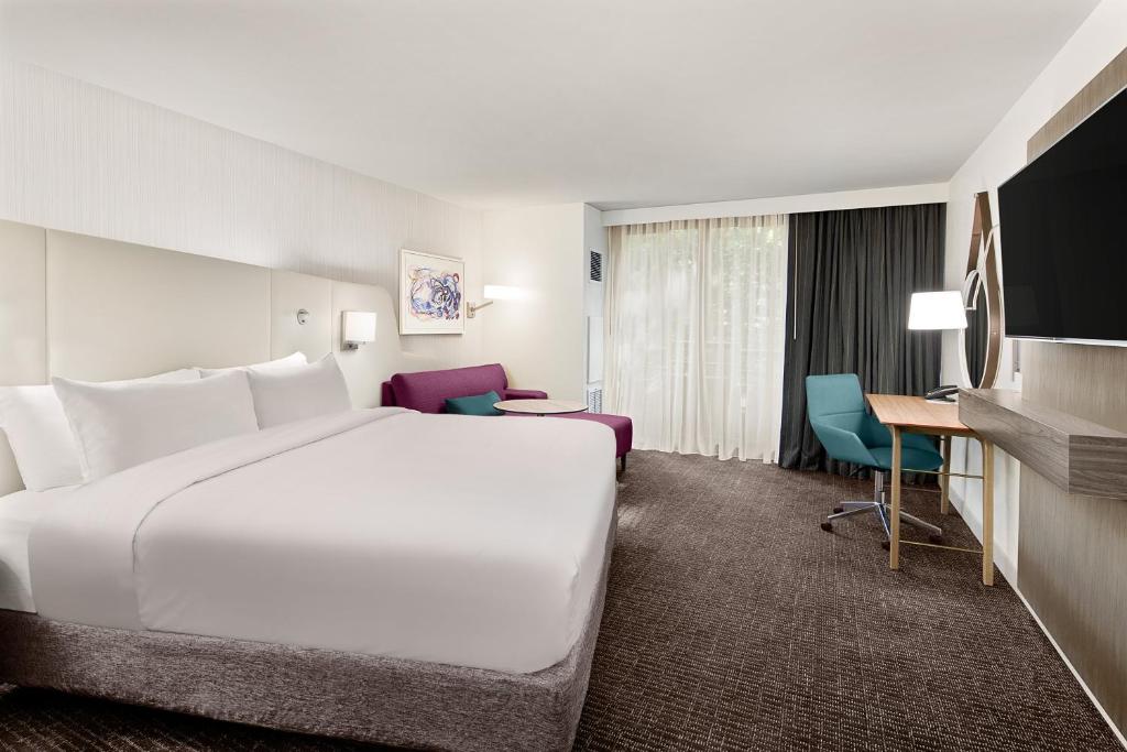 Crowne Plaza Atlanta Perimeter at Ravinia by IHG photo