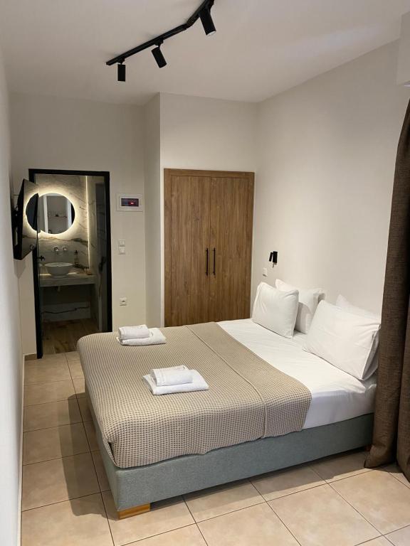 a bedroom with a bed with two towels on it at Villa Nickolas in Paleo Tsifliki
