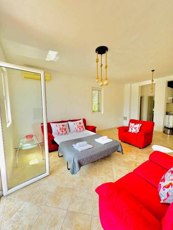 Khu vực ghế ngồi tại Budva Felix Suites