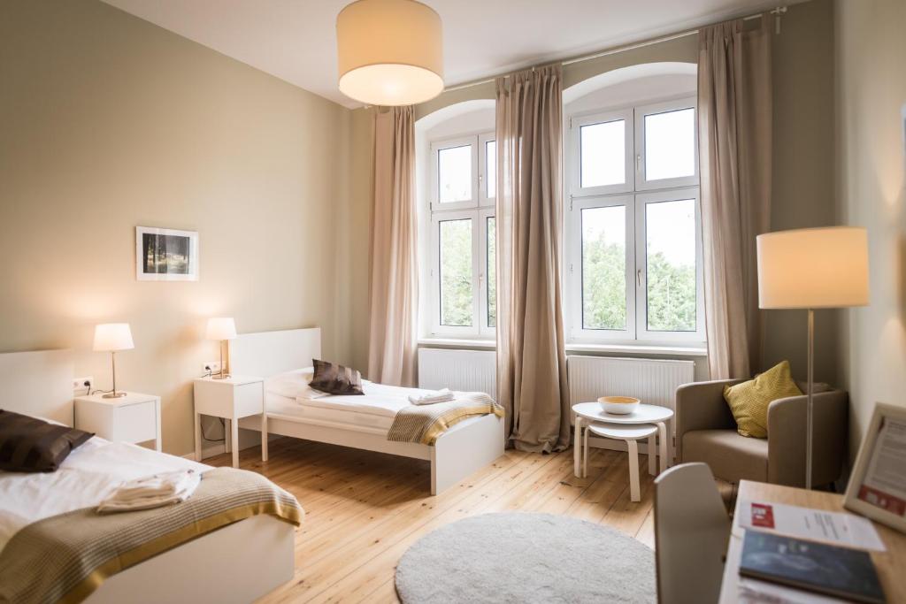 Postel nebo postele na pokoji v ubytování Johanniterhaus Wittenberg